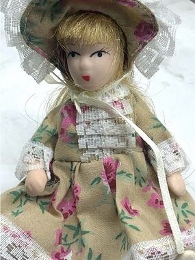Mini Porcelain Doll 4.5" Tan & Pink Flower Dress & Hat Blonde Hair